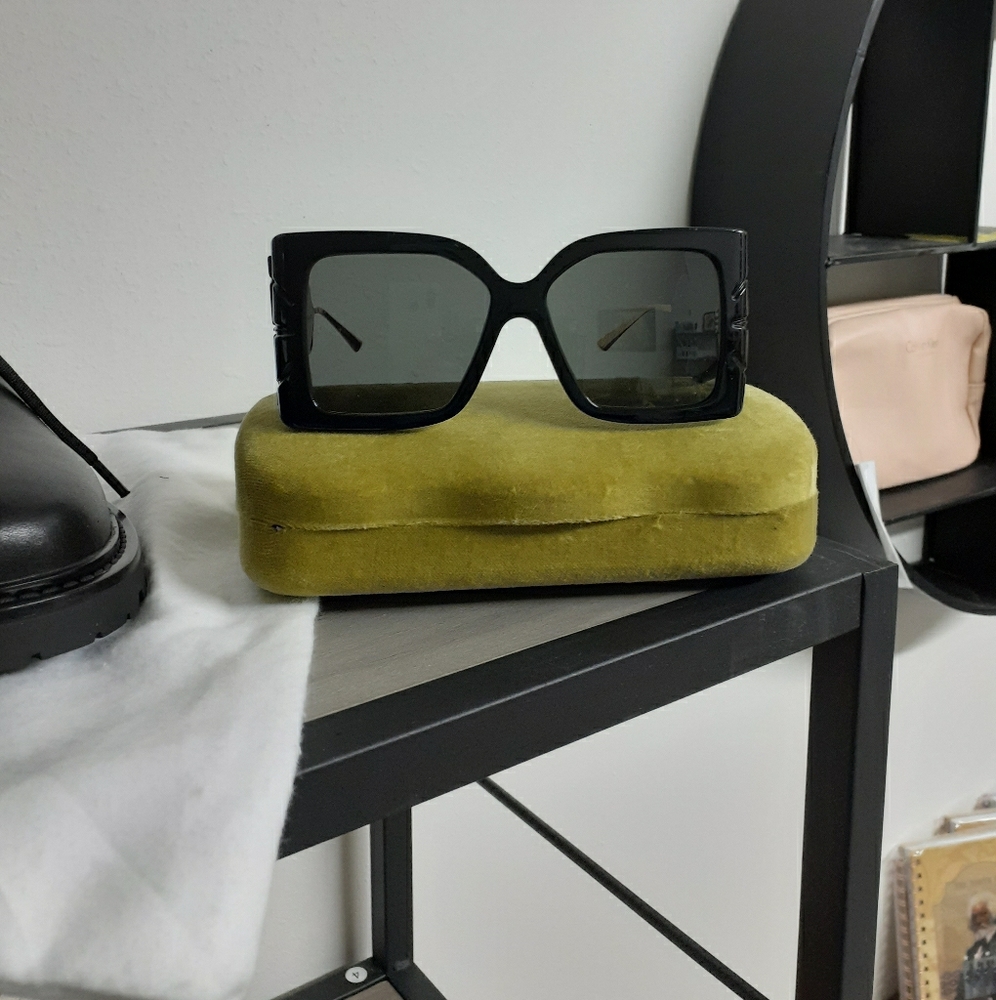 AUTHENTIC gucci sunglasses